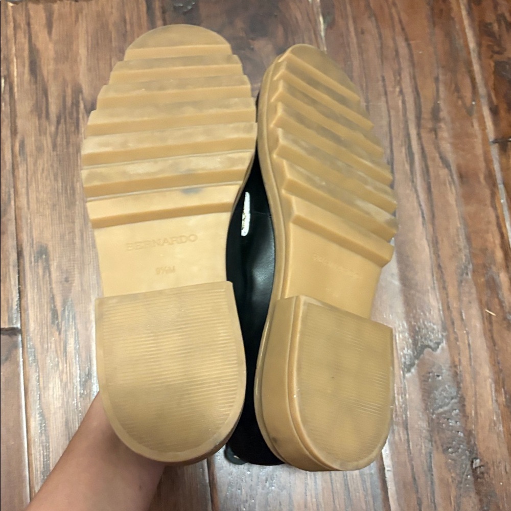 Bernardo Chandler Lug Sole Loafer in Luggage Multi Antique Calf SZ 9.5 EUC - Picture 7 of 7
